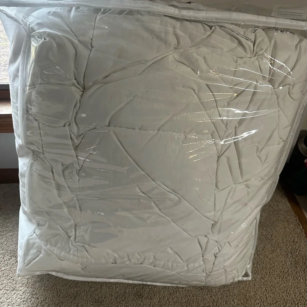 Amazon White Comforter - Soft Plush Down ahhhh-mazing! Cozy
